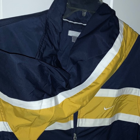 NWOT! Men’ medium Nike Jacket. Navy w/ white and gold stripes. Side zip pockets - Picture 4 of 4